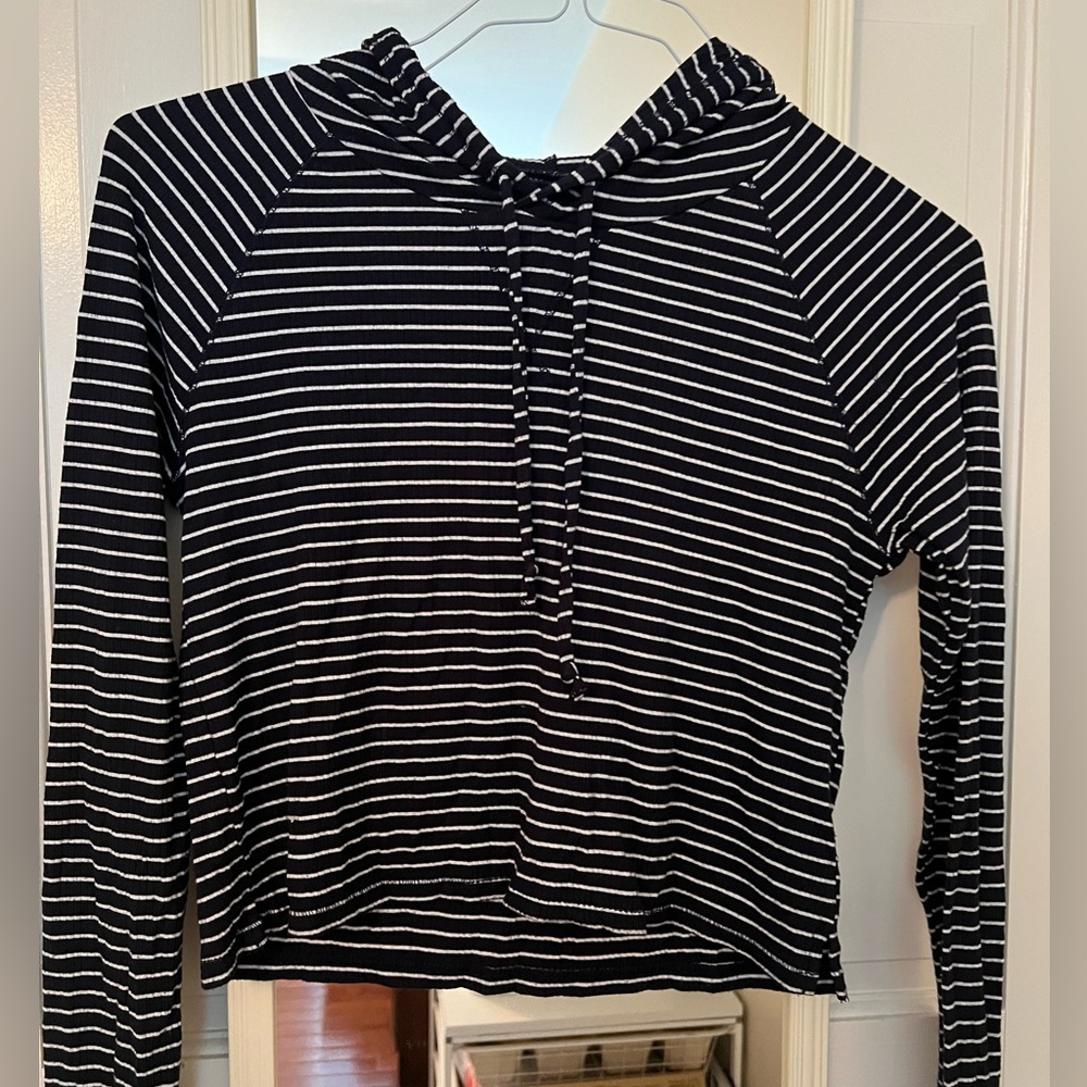 Cropper Hollister Navy and White Hoodie